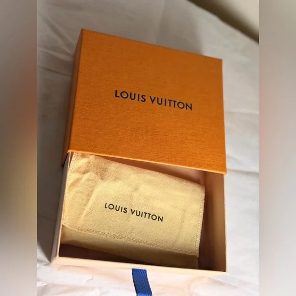 Louis Vuitton Monogram Key Pouch - Picture 12 of 16